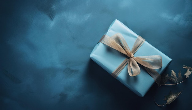 Elegantes blau verpacktes Geschenk auf blauem Hintergrund