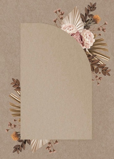Elegantes Boho-Blumenbild mit getrockneten Blüten und Blättern