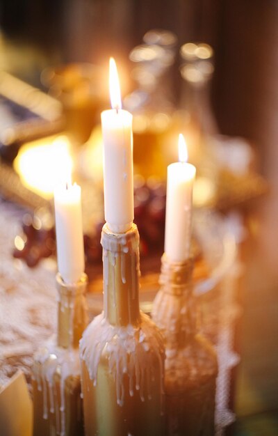 Elegantes velas quemadas Comodidad acogedora en el hogar Ajuste de la lámpara