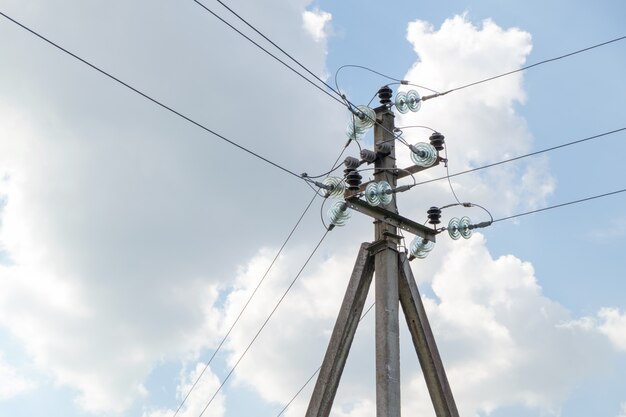 Elektrifizierter Pfosten mit Drähten