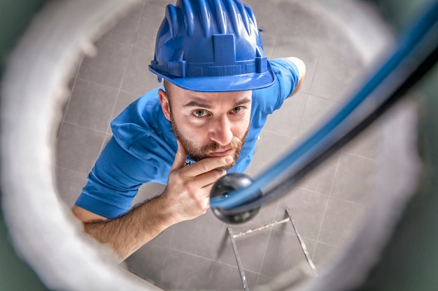 Elektriker bei der Arbeit