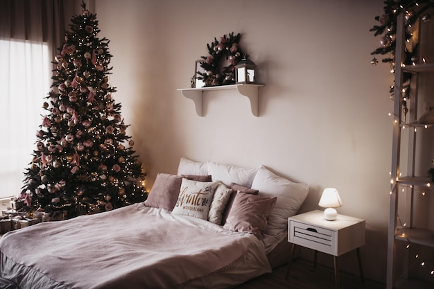 Elektrische Lampe im Bett zu Hause