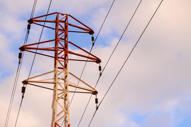 Elektrischer Hochspannungs-Sendemast