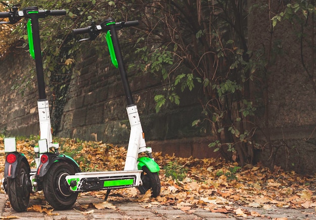 Foto elektro-scooter auf der straße