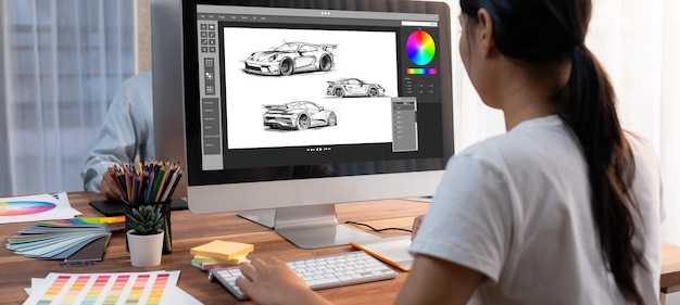 Elektrofahrzeug-Design-Software auf dem Computerbildschirm zeigt Simulationsplan.