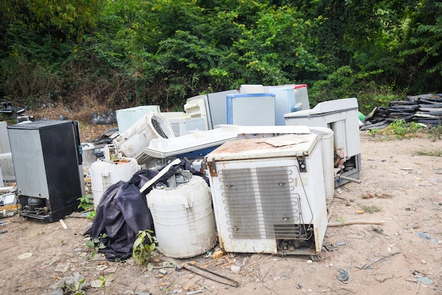 Elektroschrott bereit zum Recycling, Haufen gebrauchter Elektronik- und Haushaltswarenabfälle kaputt oder beschädigtes Müllrecycling