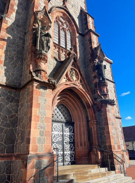 Foto elemente der fassade der evangelischen kirche st. nicholas church in wilsdruff, deutschland