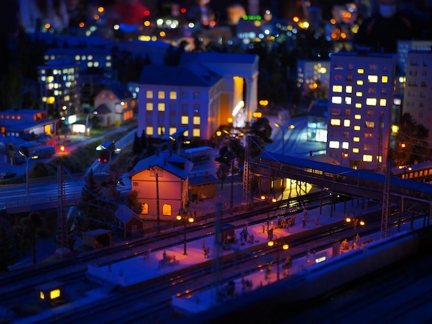 Elementos, luces nocturnas y escenas de la exposición del Museo Grand Maket Russia.