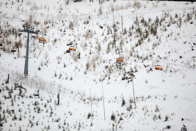 Elevador de cadeira da estância de esqui de Jasna Montanhas tatra da Eslováquia