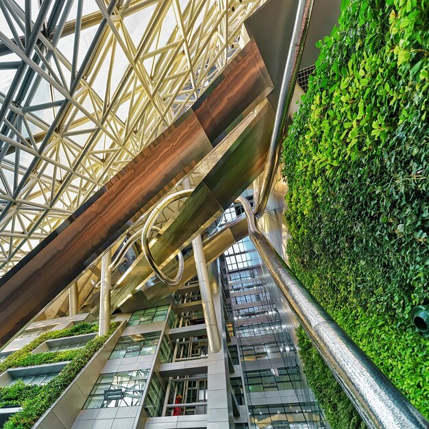 Elevador na Câmara Municipal Moderna de Seul que está aberto ao público em Taepyeongno em Seul, Coreia do Sul