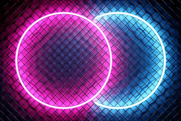 Elipse de iluminação neon rosa e azul brilhante sobre fundo de malha metálica