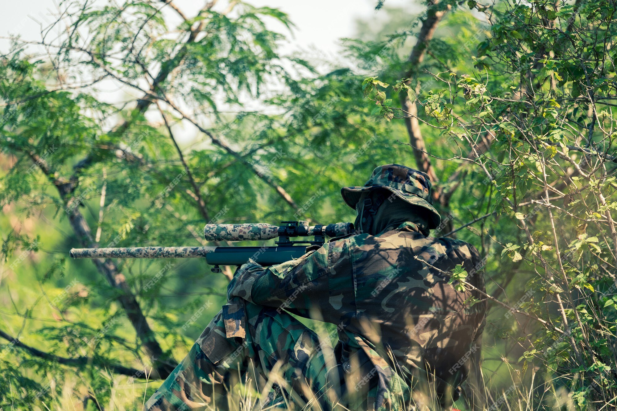 Foto de Camuflados Sniper Rifle e mais fotos de stock de Arma de Fogo -  Arma de Fogo, Armamento, Fotografia - Imagem - iStock