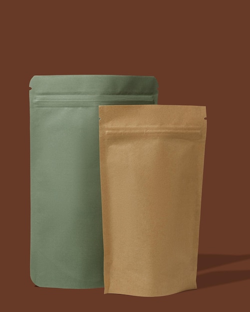 Embalaje de cartón verde y marrón para té Maqueta de marca y embalaje para bocadillos de té y café