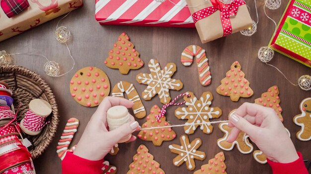 Embalaje de galletas de jengibre caseras tradicionales como obsequio de comida.