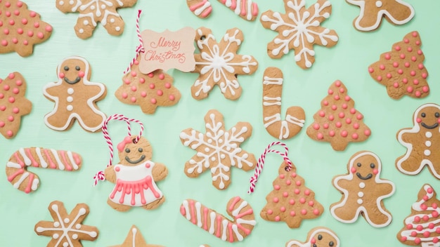 Embalaje de galletas de jengibre caseras tradicionales como obsequio de comida.