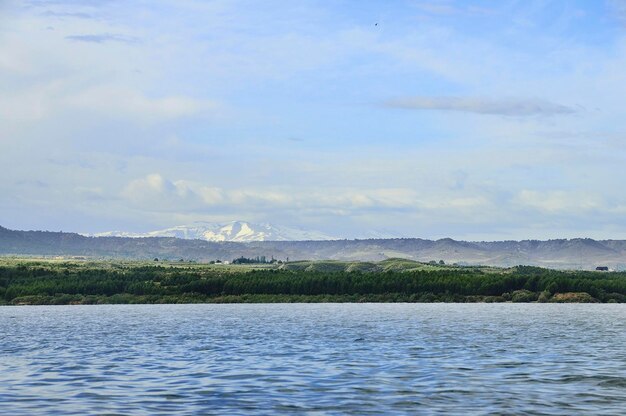 El embalse de negratin en el curso del río guadiana menor