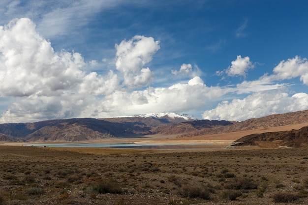 Embalse de Orto Tokoy en Kirguistán