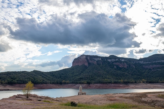 Embalse de Sau muy seco con poca agua y campanario de San Roman de Sau en Girona Cataluña España