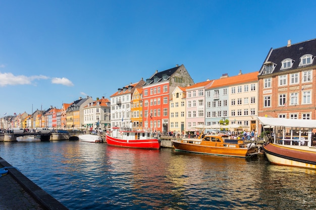 Embankment New Harbour é um famoso distrito histórico e de entretenimento, Copenhague, Dinamarca