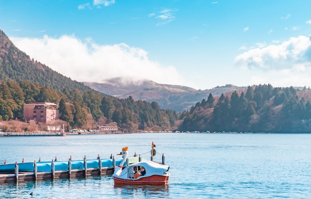 El embarcadero del lago Ashi en Hakone, Japón