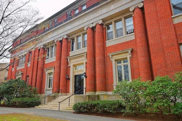 Emerson Hall em Harvard Yard da Universidade de Harvard em Cambridge, Massachusetts, MA, EUA. É usado como sala de aula e edifício departamental.