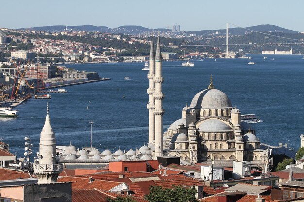 Eminonu Nova Mesquita na cidade de Istambul