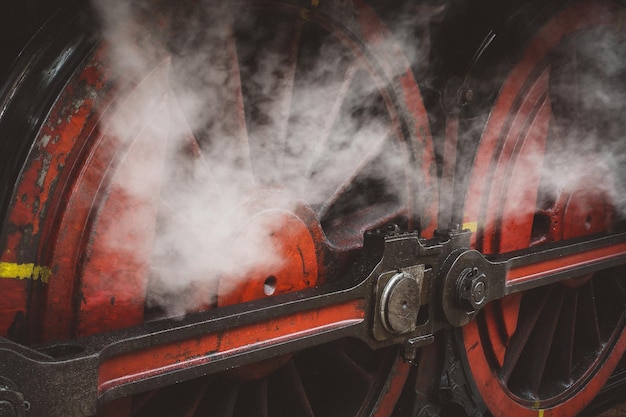 Emisión de humo de las ruedas del tren