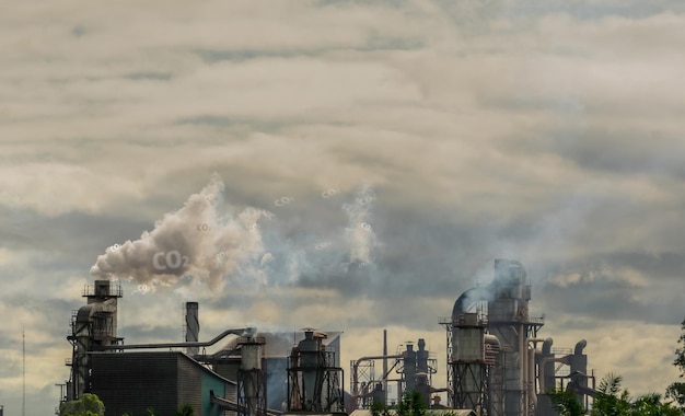 Emissões de CO2 Emissões de gases de efeito estufa CO2 das chaminés das fábricas Dióxido de carbono gás ar global