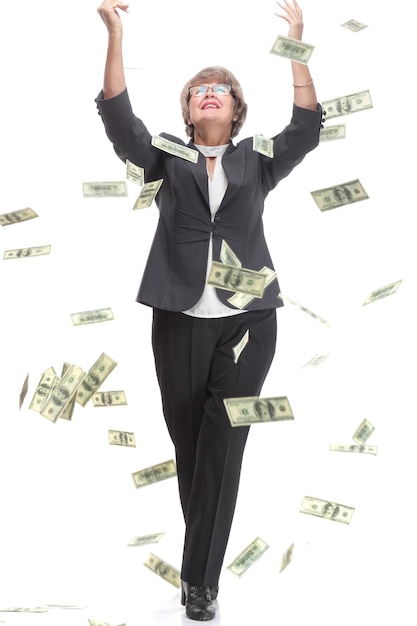 Foto emocionada mujer de negocios feliz mirar hacia adelante bajo una lluvia de dinero - aislado sobre un fondo blanco. un concepto de logro profesional.