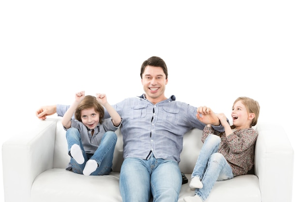 Foto emoções dos fãs família assistindo emocionalmente ao jogo na sala isolada