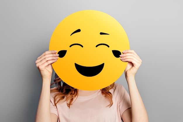 Emoticon rindo com lágrimas de alegria