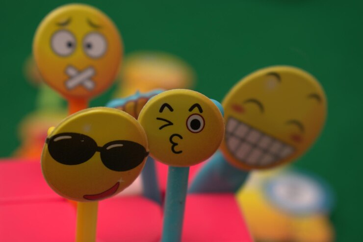 Foto emoticones emoji sentimentos felicidade pena sensacin