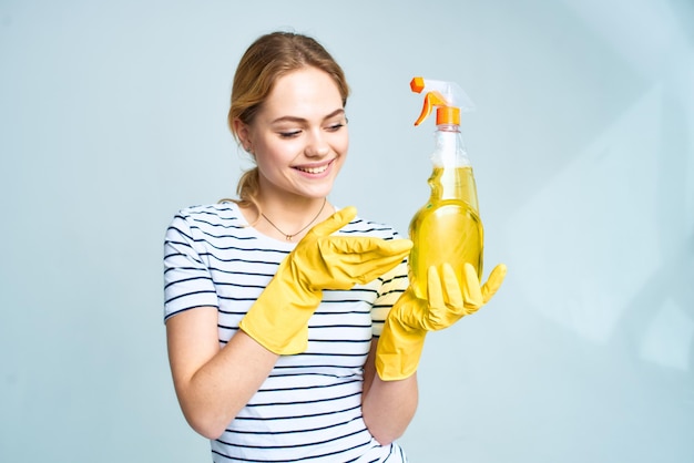 Emotionale Frau Reinigungsdienst Lebensstil Gummihandschuhe Hochwertiges Foto