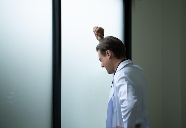 Foto emotionen gefühle der enttäuschung über die behandlung der patienten durch die ärzte