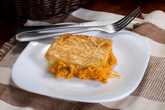 Empada lanche brasileiro. torta com frango