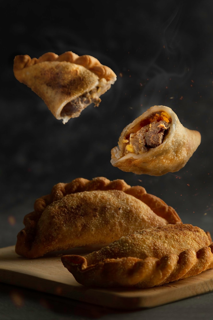 Foto empanada argentina assada tradicional tiro ilustrativo foco seletivo