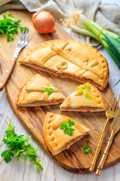 Empanada Gallega tradicional empanada rellena de atún Cocina gallega y española Tarta de atún y verduras