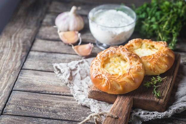 Empanadas abiertas caseras frescas con queso