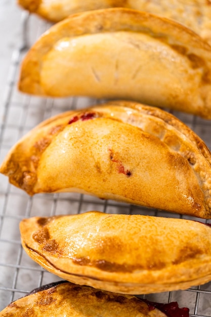 Foto empanadas de cerezas dulces en air fryer