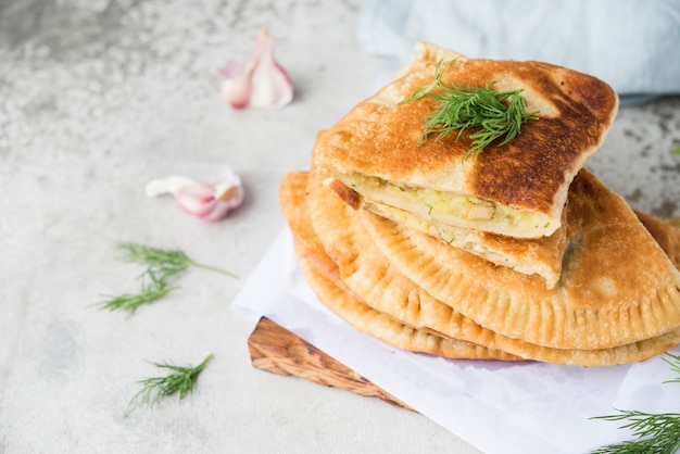 Empanadas Fritas Caseras. Chebureks Pasteles tártaros nacionales.