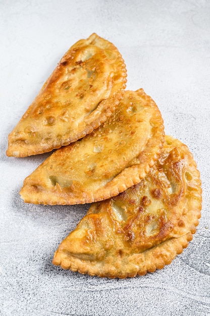 Empanadas fritas latinoamericanas sabrosos pasteles con carne