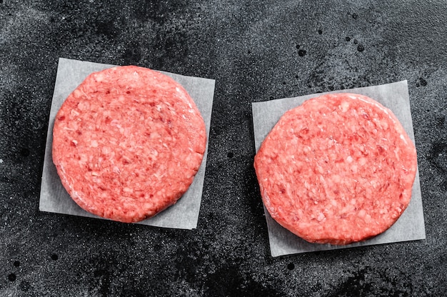 Foto empanadas de hamburguesa crudas, carne de res molida