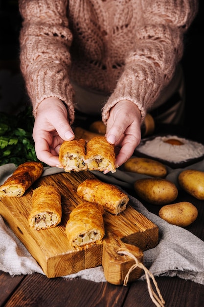 Empanadas moldavas o placinta con puré de patatas