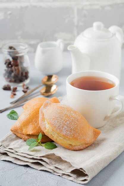 Empanadas con requesón y azúcar en polvo