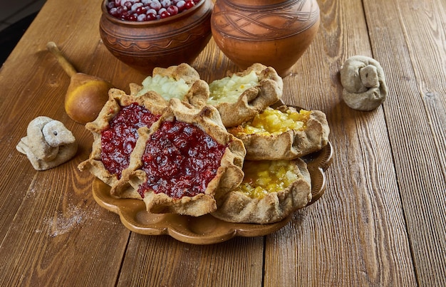 Las empanadas tradicionales de Karelia generalmente tenían una corteza de centeno, pero Karelian del Norte y Karelian Ladoga