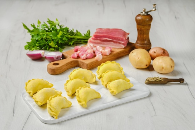 Empanadillas congeladas con tocino y patata