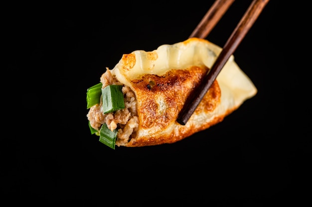 Foto empanadillas fritas rellenas de puerros