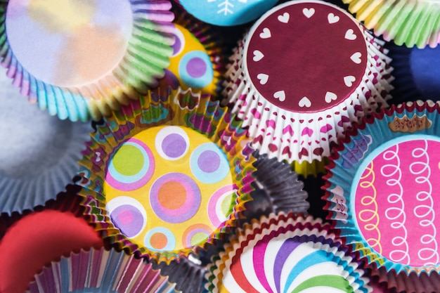 Foto empaques de papel de cupcakes coloridos para navidad