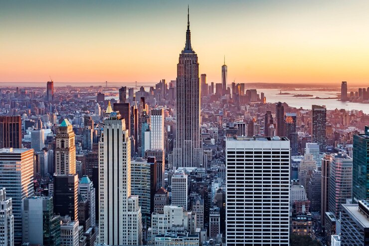 Foto empire state building gegen den himmel während des sonnenuntergangs in der stadt