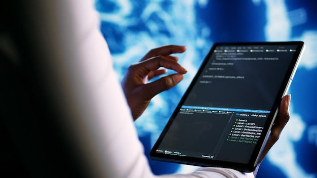 El empleado de IA ejecuta código en el centro de datos